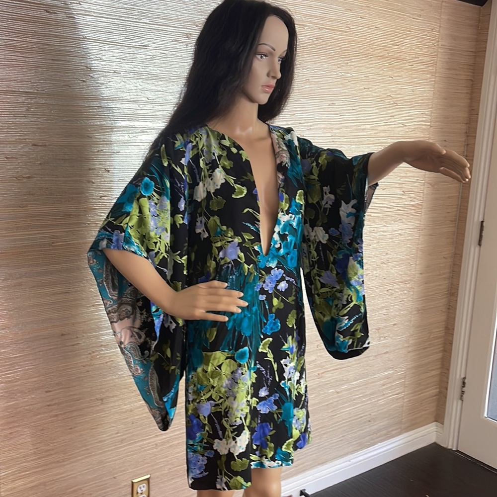 MEGHAN LOS ANGELES KIMONO SLEEVES PLUNGE MINI DRESS COVER UP FLORAL